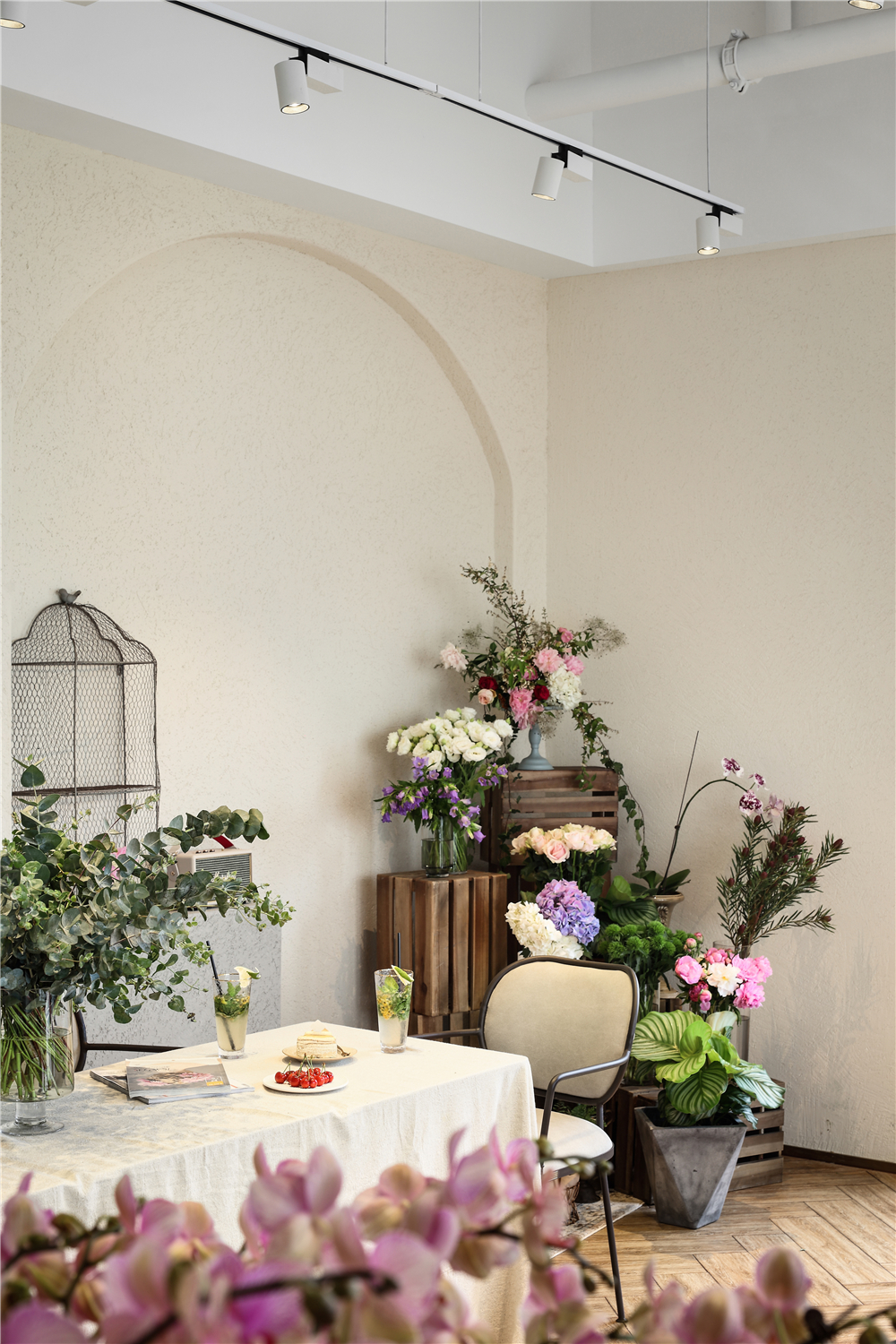 閔行區(qū)100平花店辦公室裝修設(shè)計(jì)案例-第4張圖片-上海古都建筑設(shè)計(jì)集團(tuán)