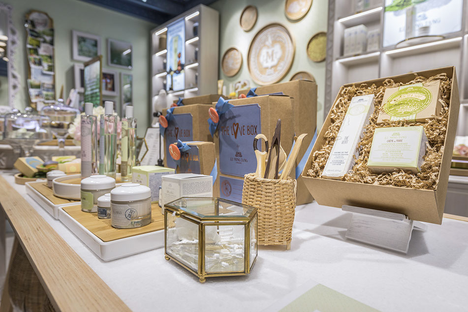 上?；瘖y品辦公室裝修設(shè)計(jì)-第4張圖片-上海古都建筑設(shè)計(jì)集團(tuán)