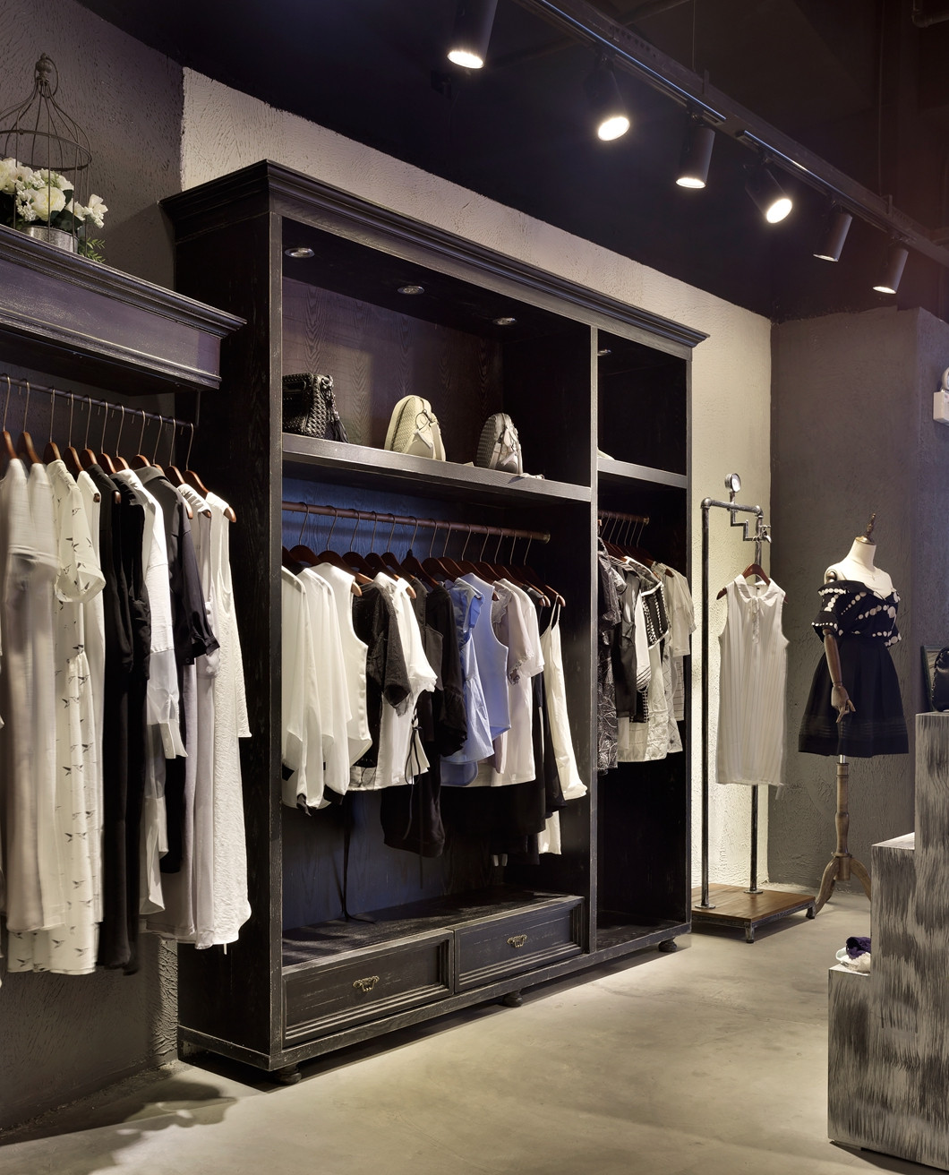 青浦區(qū)loft風格女裝店裝修設(shè)計-第4張圖片-上海古都建筑設(shè)計集團 青浦區(qū)loft風格女裝店裝修設(shè)計-第4張圖片-上海古都建筑設(shè)計集團