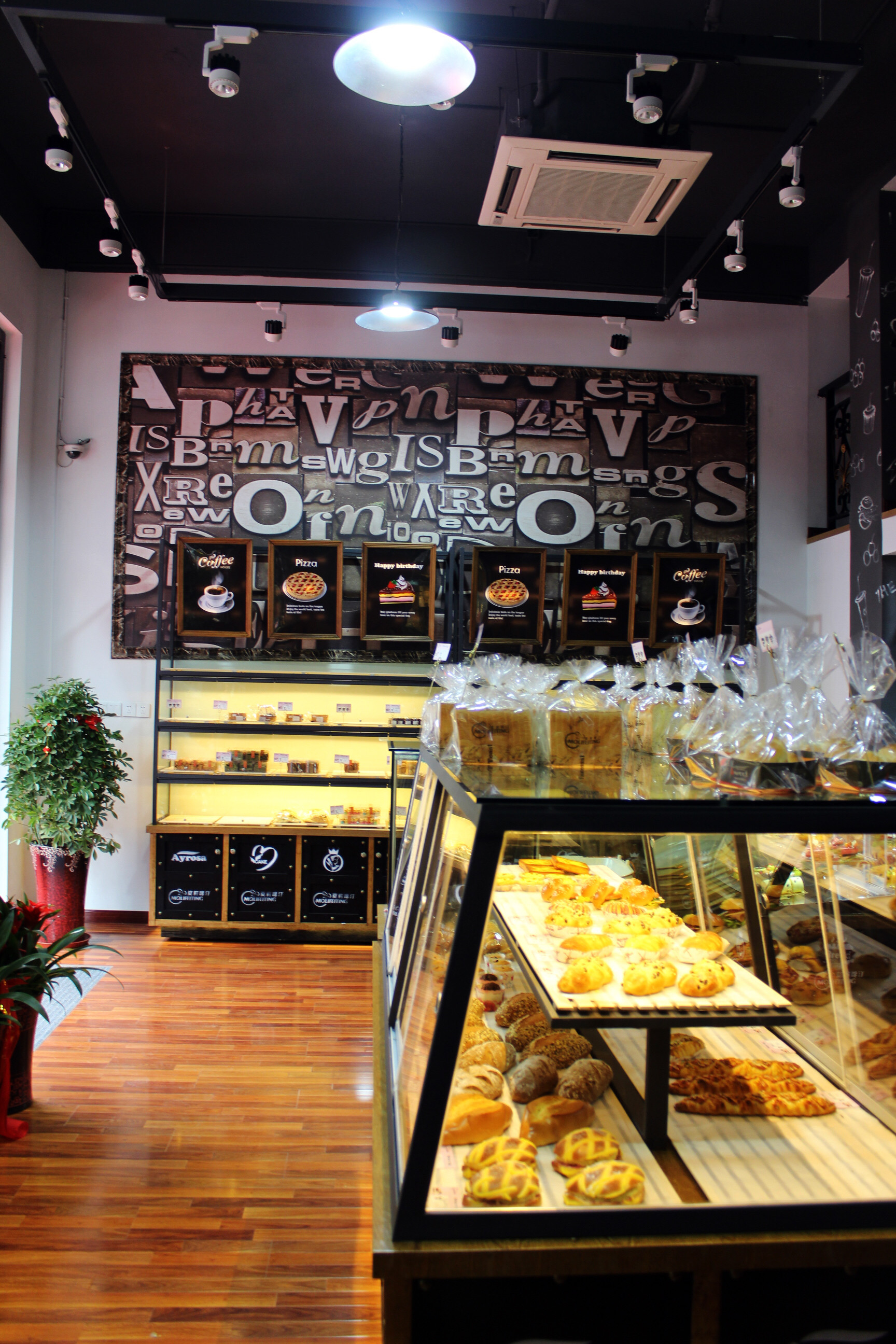 黃浦區(qū)工業(yè)風(fēng)飲品店裝修設(shè)計-第2張圖片-上海古都建筑設(shè)計集團(tuán)