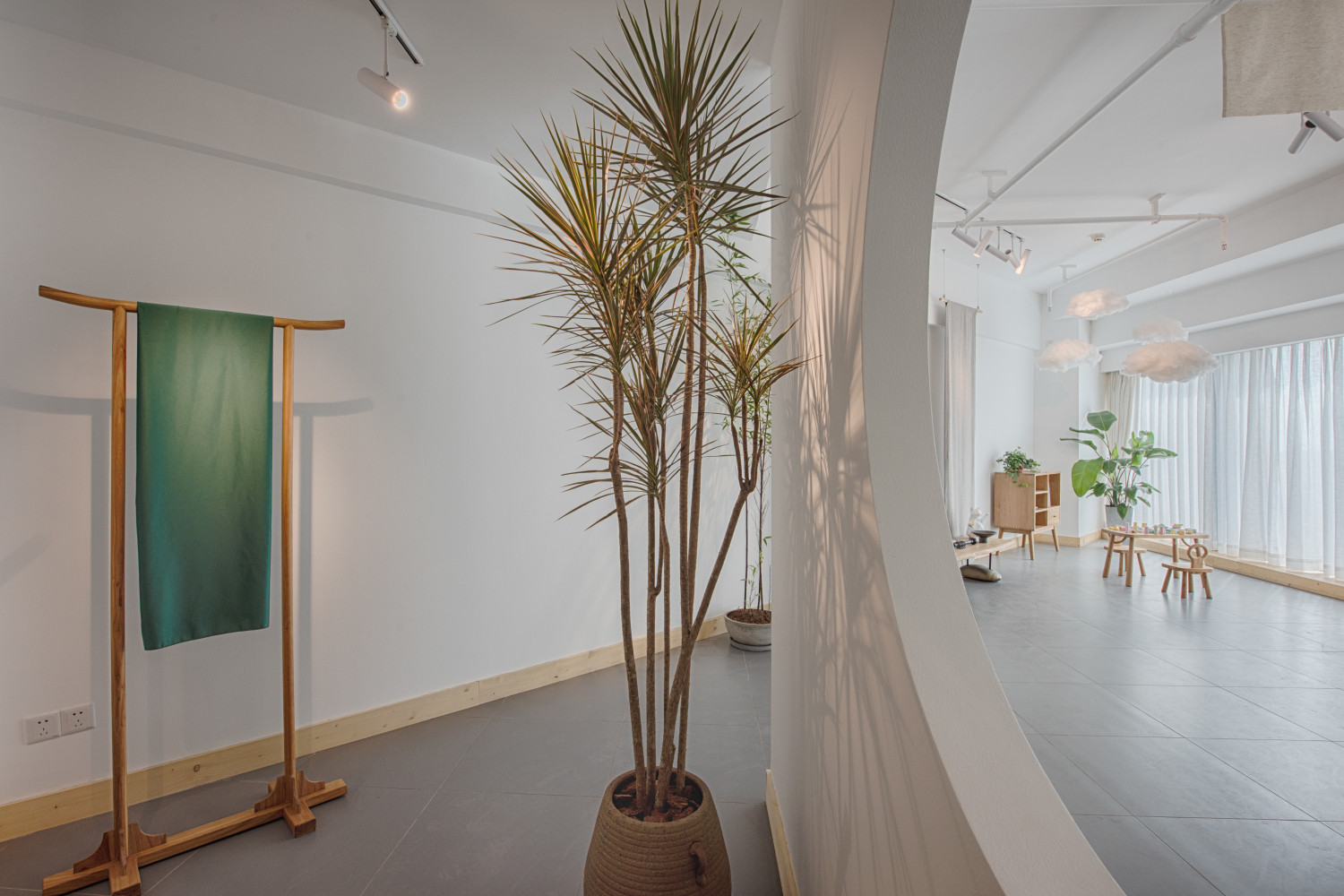 日式布料展廳裝修設(shè)計(jì)-第6張圖片-上海古都建筑設(shè)計(jì)集團(tuán) 日式布料展廳裝修設(shè)計(jì)-第6張圖片-上海古都建筑設(shè)計(jì)集團(tuán)