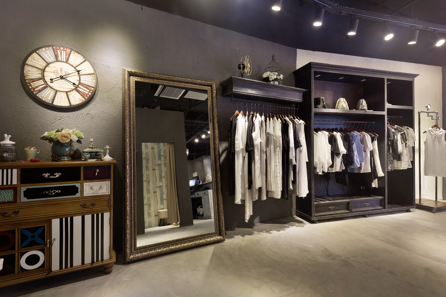 loft風(fēng)格女裝店裝修設(shè)計(jì)-第3張圖片-上海古都建筑設(shè)計(jì)集團(tuán) loft風(fēng)格女裝店裝修設(shè)計(jì)-第3張圖片-上海古都建筑設(shè)計(jì)集團(tuán)