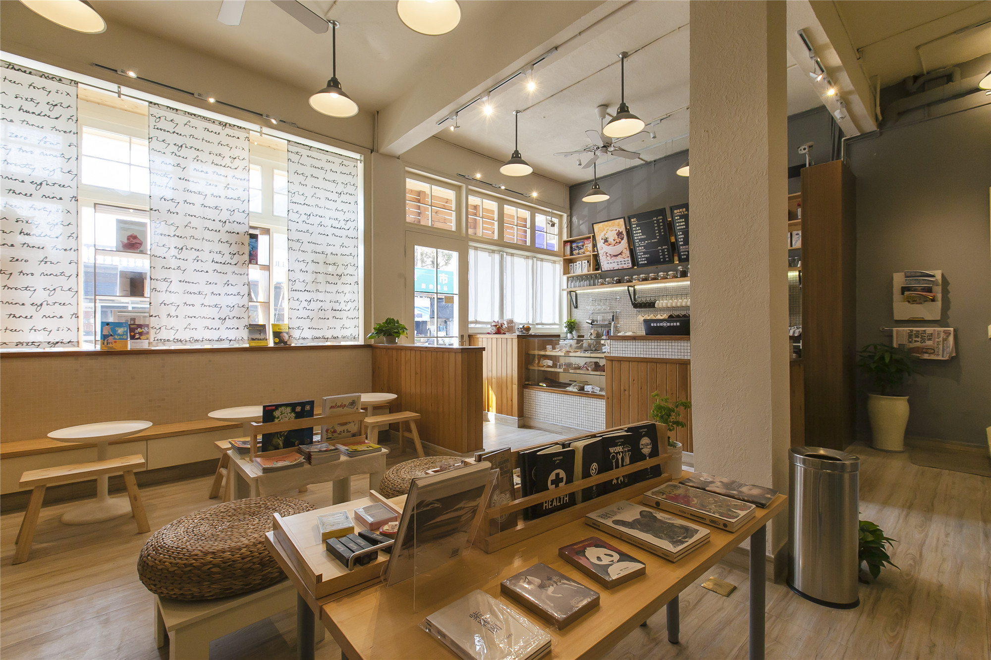 小型簡約書店裝修設(shè)計(jì)-第1張圖片-上海古都建筑設(shè)計(jì)集團(tuán) 小型簡約書店裝修設(shè)計(jì)-第1張圖片-上海古都建筑設(shè)計(jì)集團(tuán)