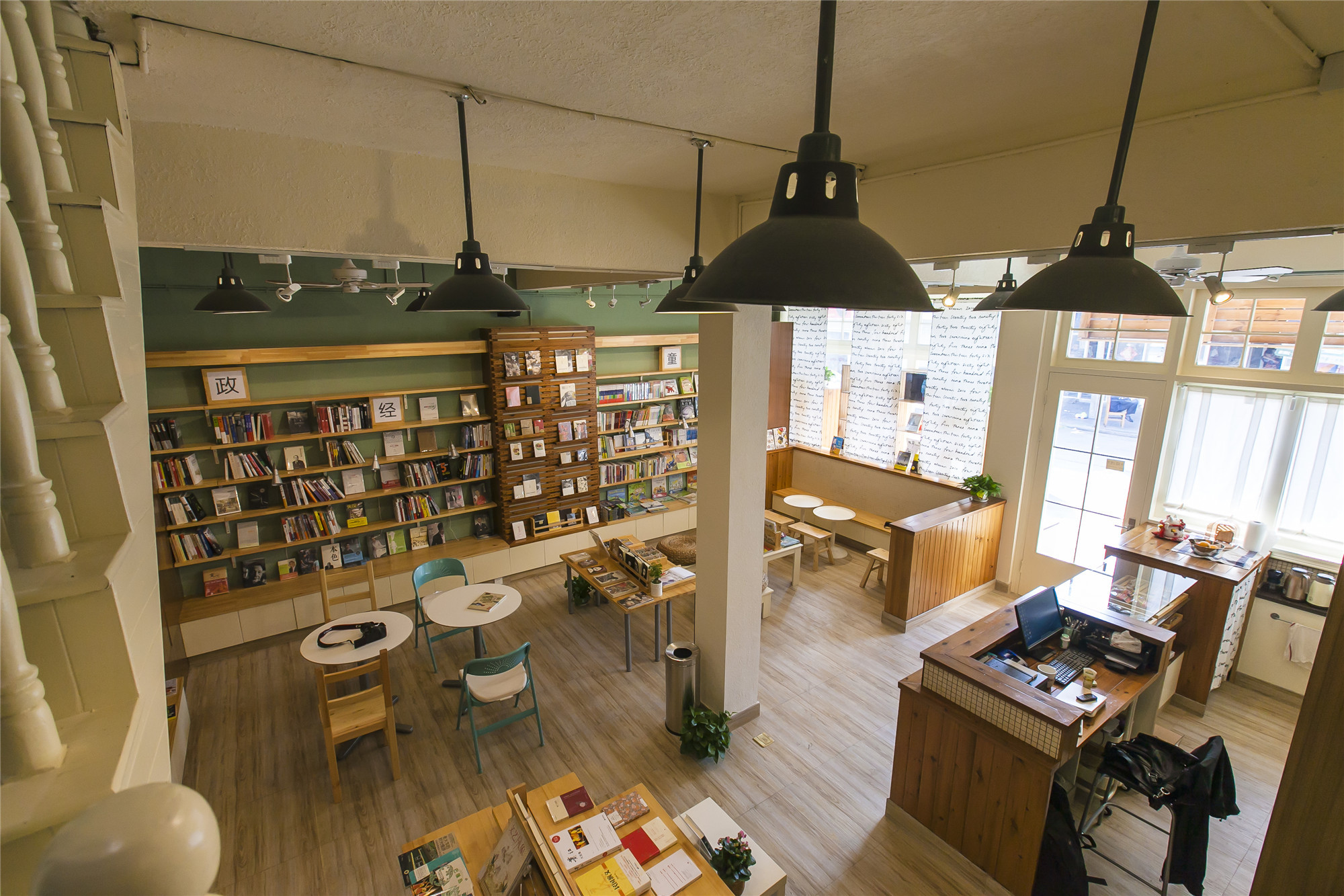 小型簡約書店裝修設(shè)計(jì)-第4張圖片-上海古都建筑設(shè)計(jì)集團(tuán) 小型簡約書店裝修設(shè)計(jì)-第4張圖片-上海古都建筑設(shè)計(jì)集團(tuán)