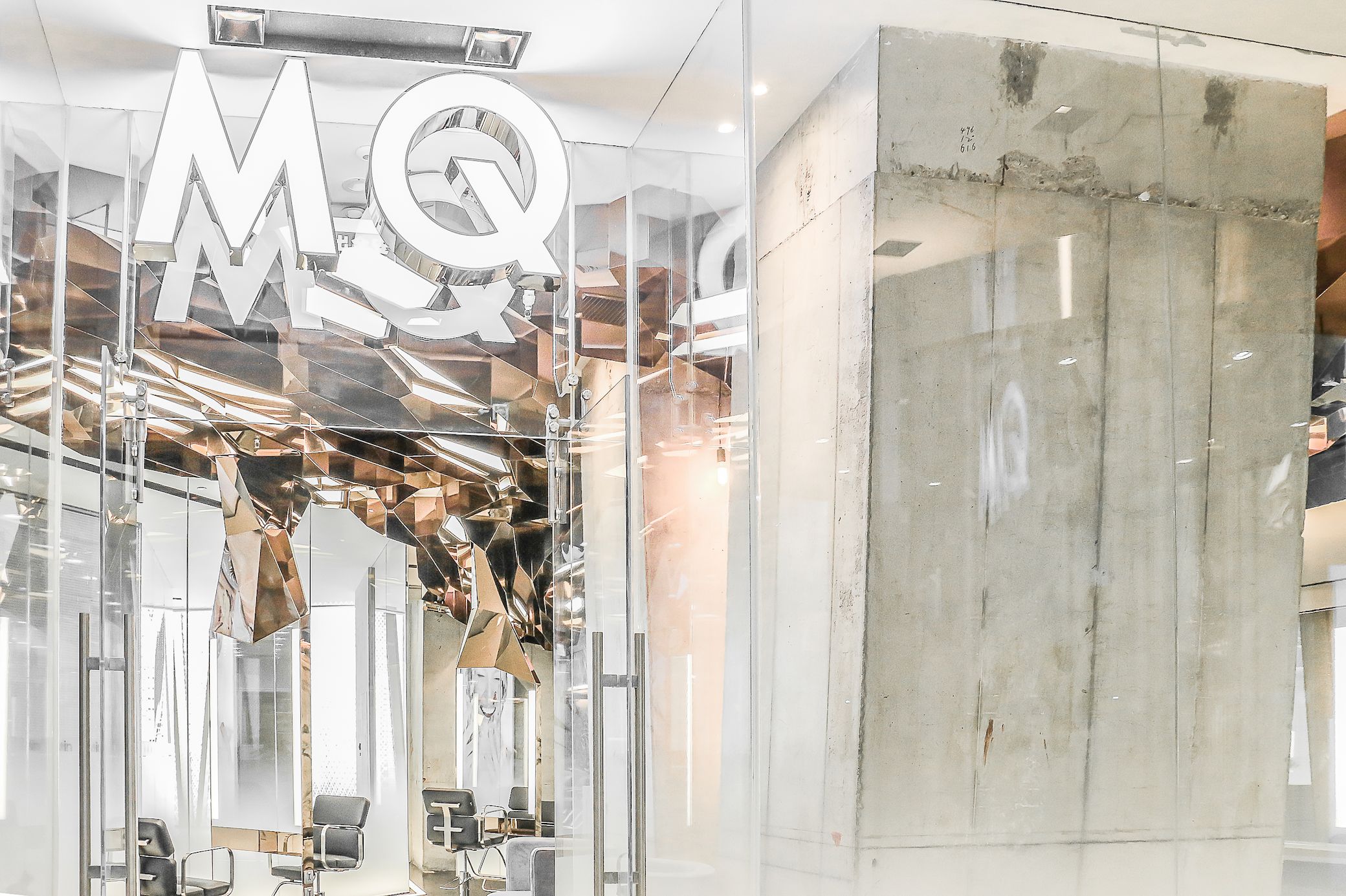 現(xiàn)代時尚發(fā)廊裝修設(shè)計(jì)-第3張圖片-上海古都建筑設(shè)計(jì)集團(tuán) 現(xiàn)代時尚發(fā)廊裝修設(shè)計(jì)-第3張圖片-上海古都建筑設(shè)計(jì)集團(tuán)