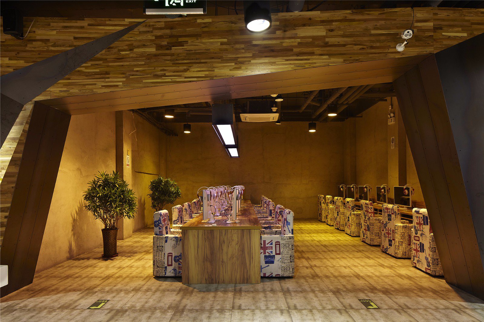 復古工業(yè)風網(wǎng)吧裝修設計-第2張圖片-上海古都建筑設計集團