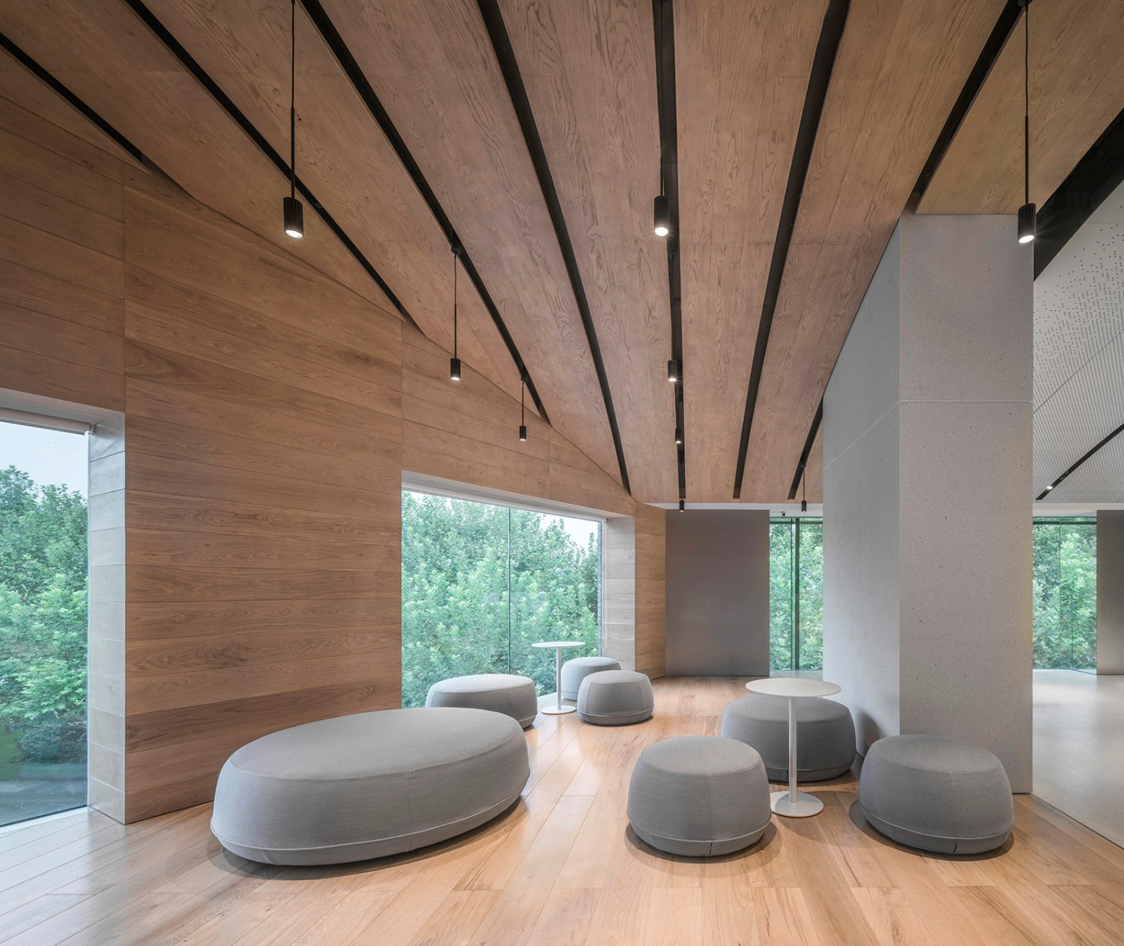 現(xiàn)代簡約4S店展廳裝修設(shè)計-第5張圖片-上海古都建筑設(shè)計集團 現(xiàn)代簡約4S店展廳裝修設(shè)計-第5張圖片-上海古都建筑設(shè)計集團