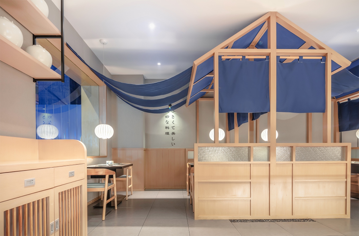 自然原木日式餐廳裝修設(shè)計-第1張圖片-上海古都建筑設(shè)計集團