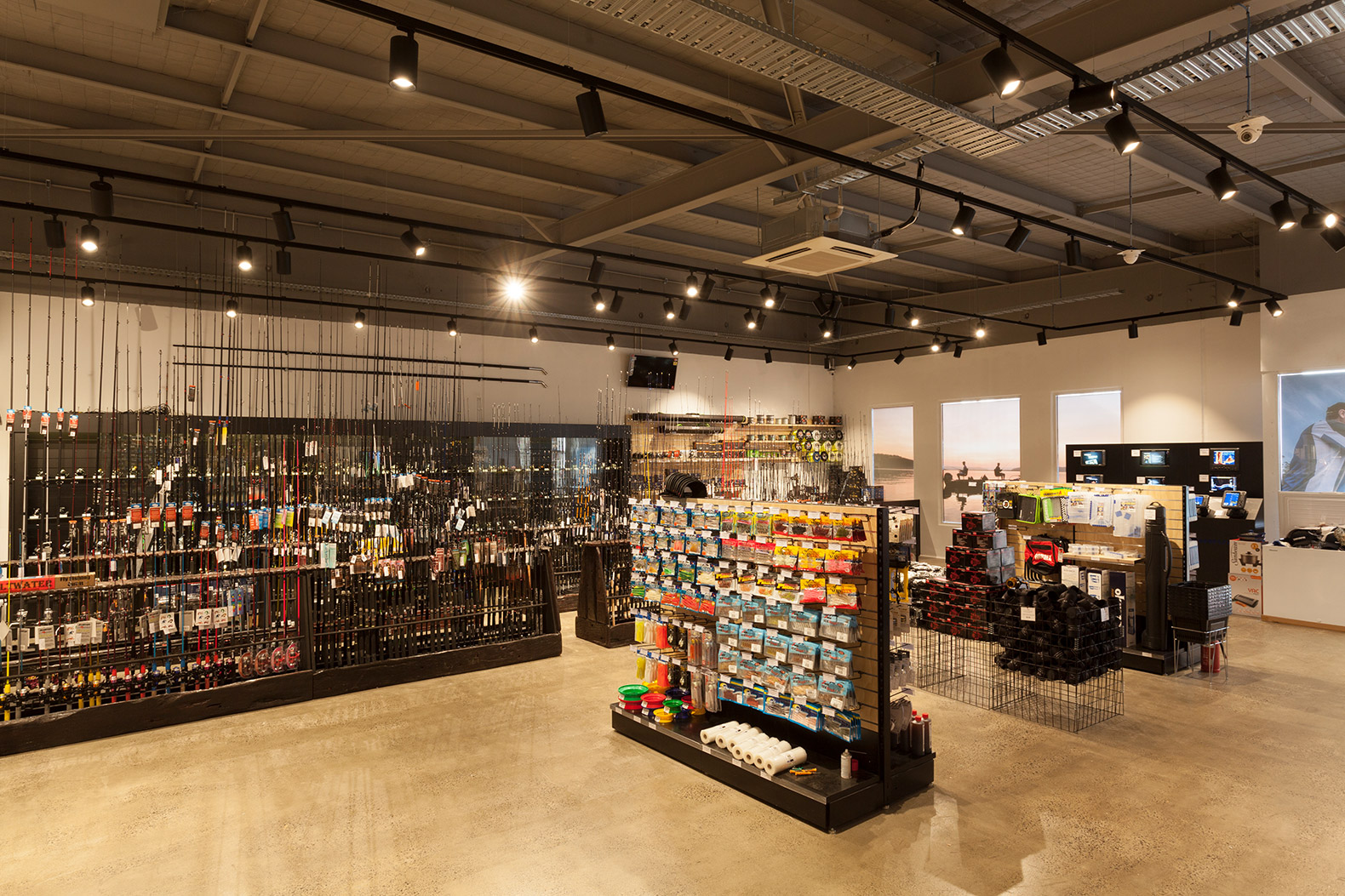 原木工業(yè)風(fēng)漁具店裝修設(shè)計(jì)-第2張圖片-上海古都建筑設(shè)計(jì)集團(tuán) 原木工業(yè)風(fēng)漁具店裝修設(shè)計(jì)-第2張圖片-上海古都建筑設(shè)計(jì)集團(tuán)