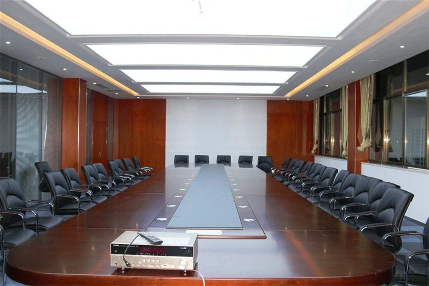 投資管理公司辦公室裝修設(shè)計(jì)-第2張圖片-上海古都建筑設(shè)計(jì)集團(tuán)