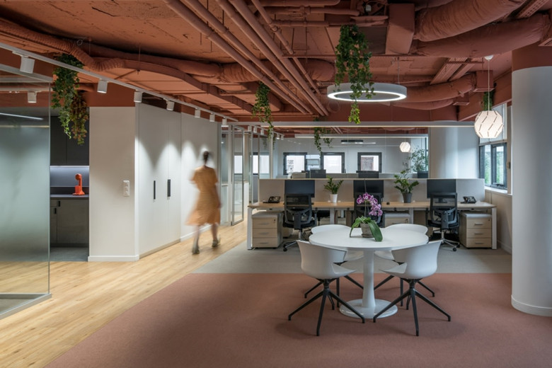 長寧1400平米通信公司辦公空間設(shè)計布局-辦公室裝修設(shè)計效果圖-第3張圖片-上海古都建筑設(shè)計集團