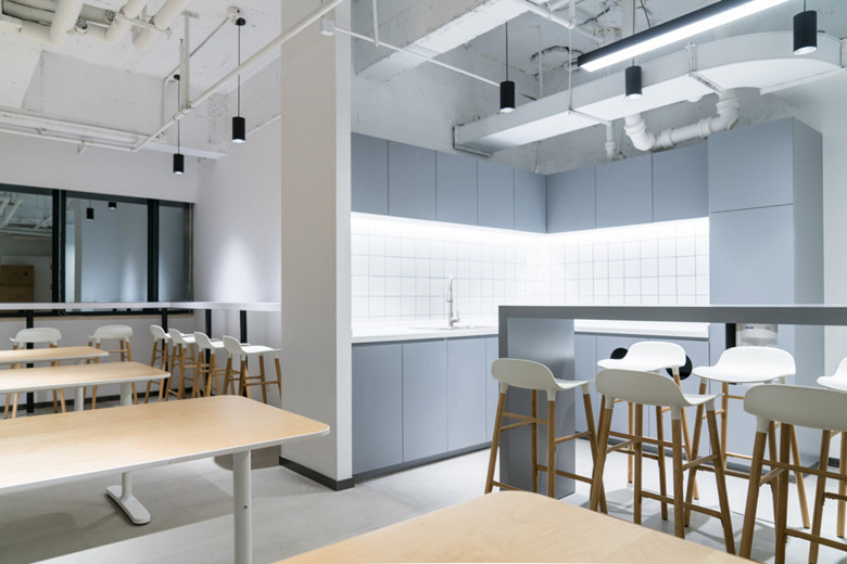 奉賢1600平米時(shí)裝公司辦公室裝潢設(shè)計(jì)-辦公室裝修設(shè)計(jì)效果圖-第7張圖片-上海古都建筑設(shè)計(jì)集團(tuán)