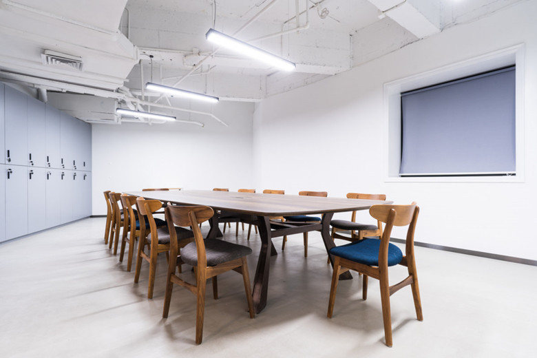 奉賢1600平米時(shí)裝公司辦公室裝潢設(shè)計(jì)-辦公室裝修設(shè)計(jì)效果圖-第6張圖片-上海古都建筑設(shè)計(jì)集團(tuán)