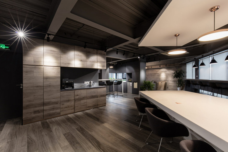 800平米地板品牌公司辦公空間設(shè)計(jì)方案-辦公室裝修設(shè)計(jì)效果圖-第4張圖片-上海古都建筑設(shè)計(jì)集團(tuán)